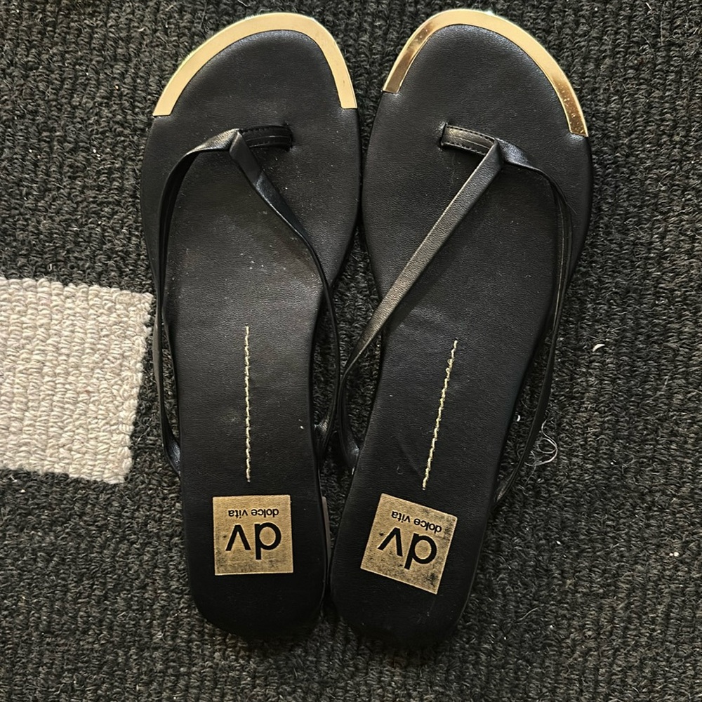 Dolce Vita flip flops gold and black